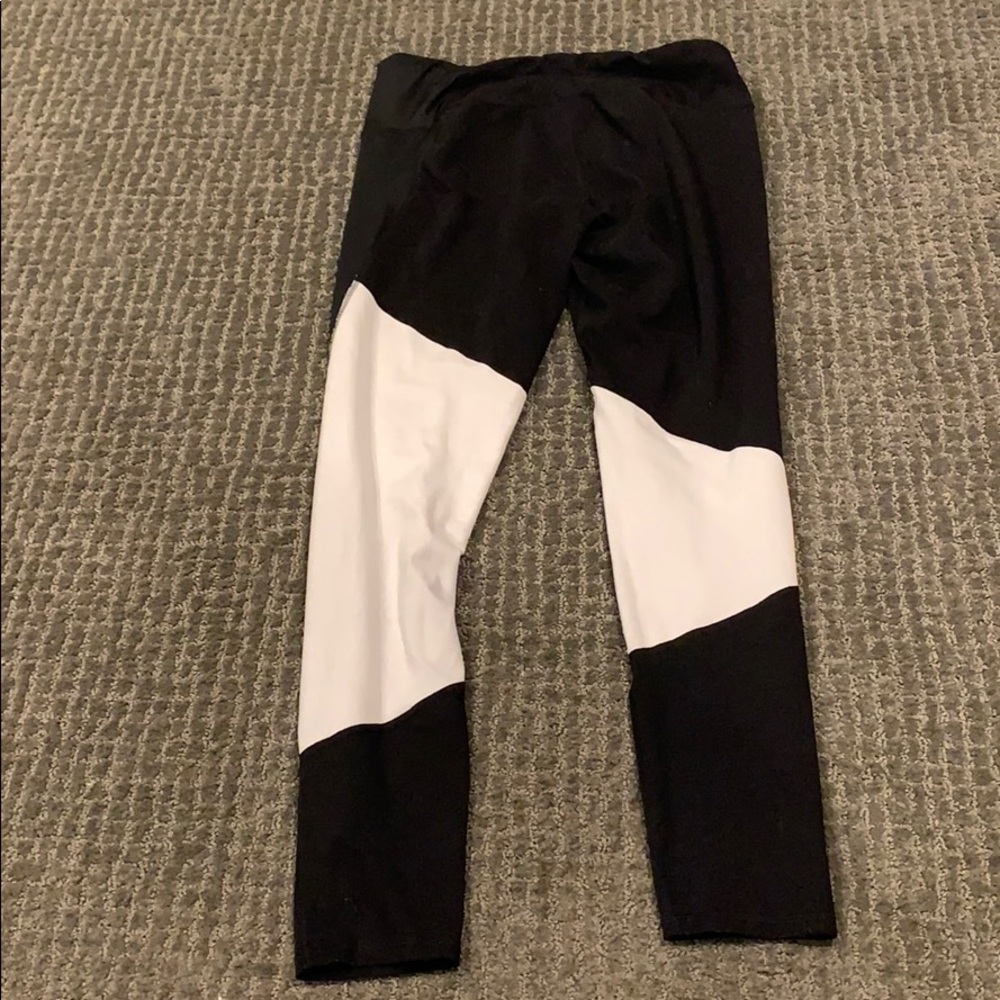 Black & White 7/8 Athletic Legging Size Large